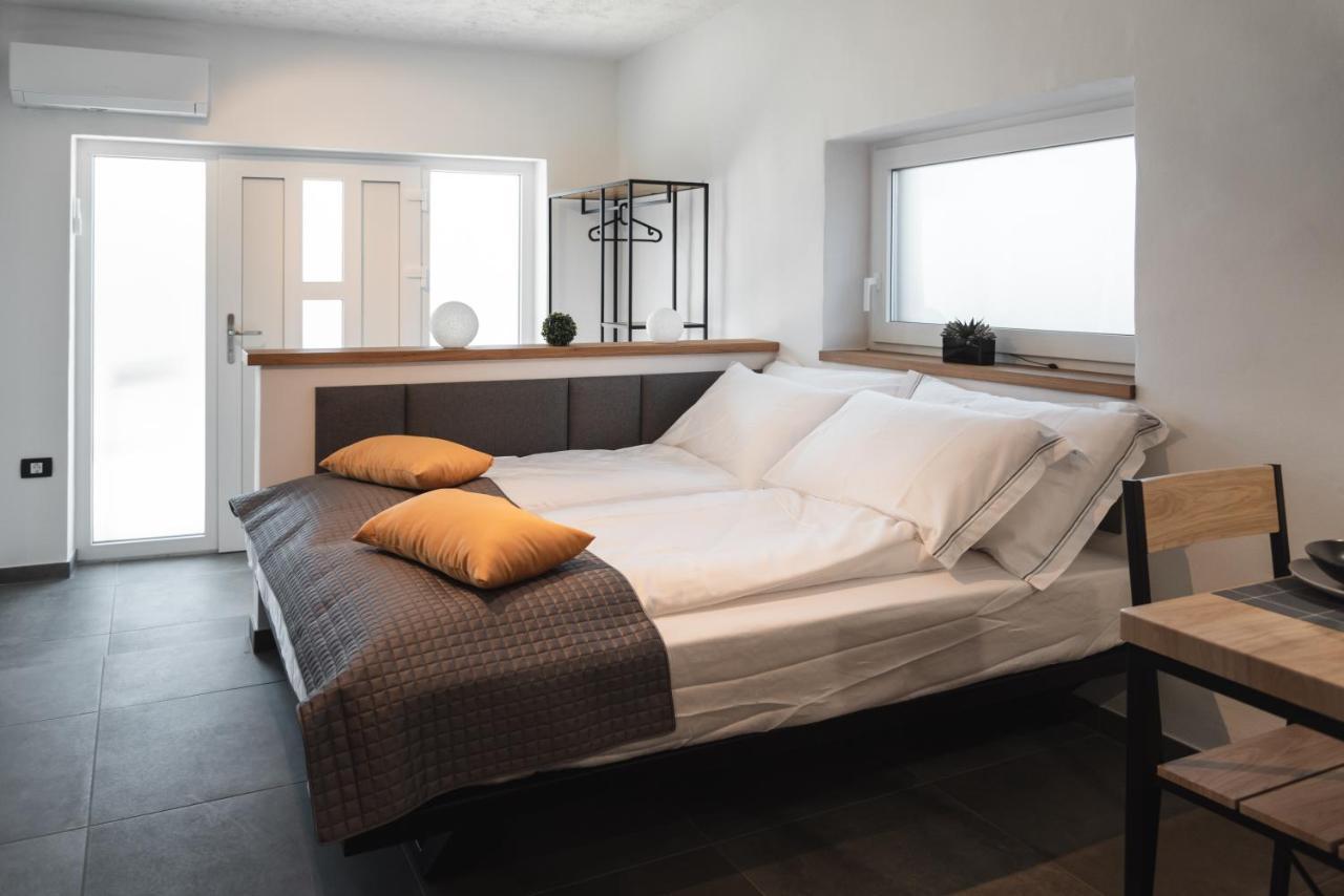Hisa Kapis With Hot Tube Apartment โคเปร์ ภายนอก รูปภาพ