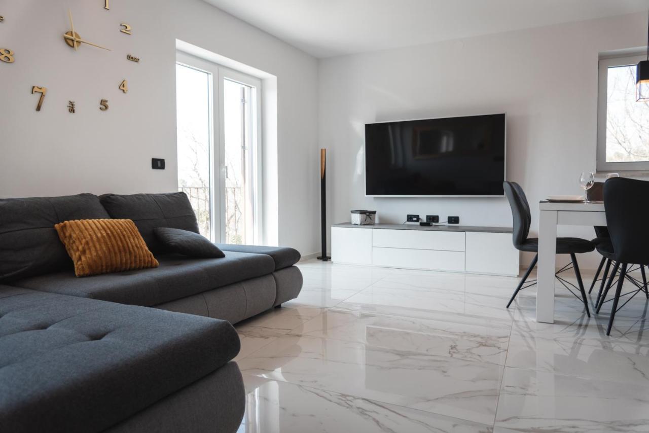 Hisa Kapis With Hot Tube Apartment โคเปร์ ภายนอก รูปภาพ